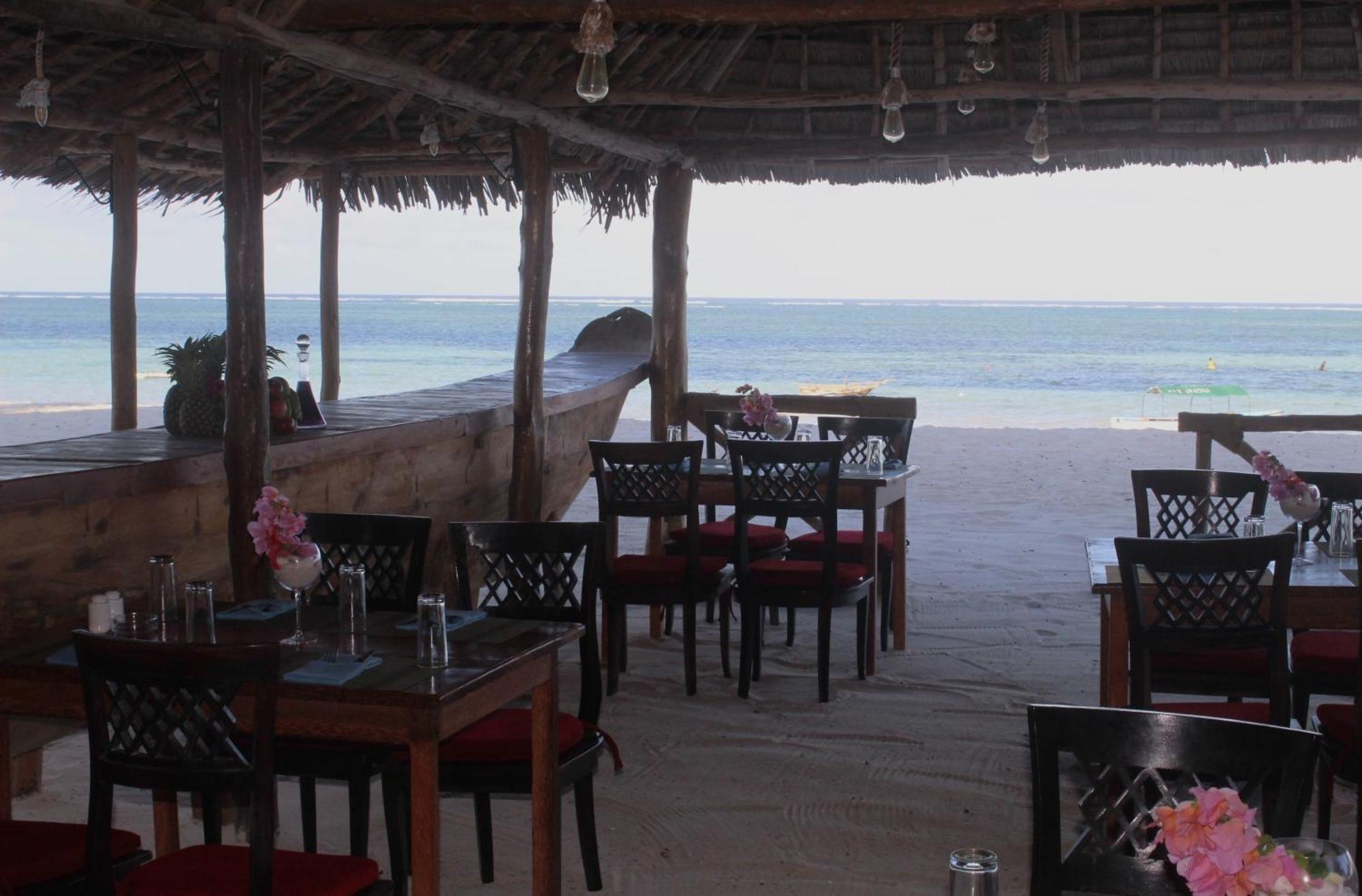 Bianco Azzurro Hotel & Restaurant Pwani Mchangani Buitenkant foto